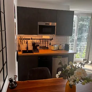 https://apt-stilvolles-design-mit-rheinblick-inkl-netflix-parkplatz.topcolognehotels.com